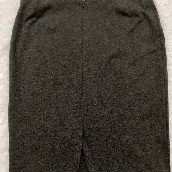 Kasper Gray A-Line Knit Skirt | Size 10 | Sleek Workwear Staple - Picture 5 of 8